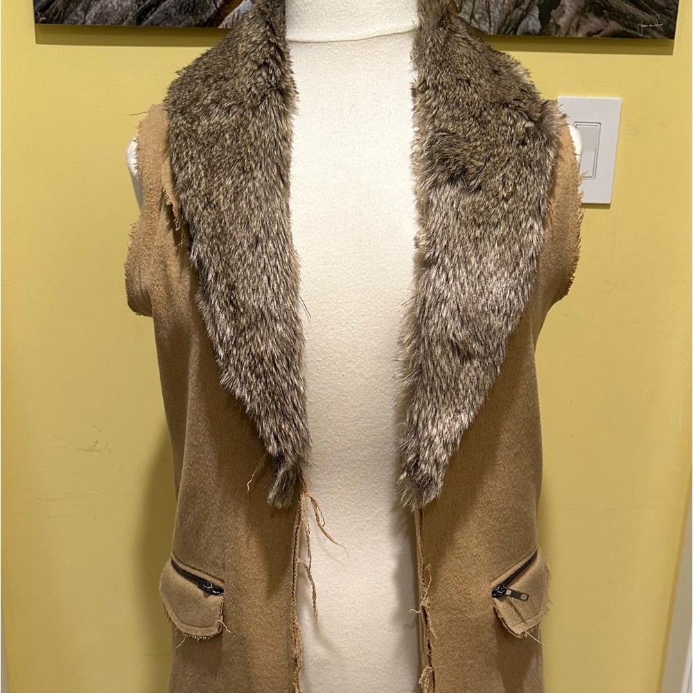 Jolt Light Brown Vest With Faux Fur Size Medium